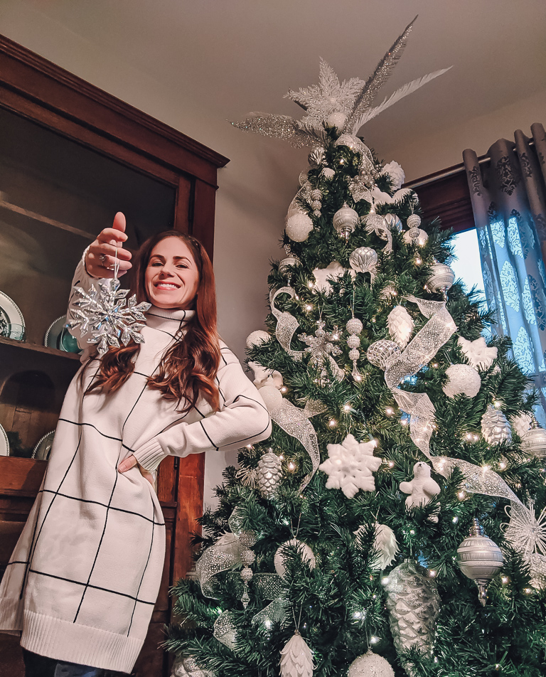 How to Decorate a Christmas Tree Like a Pro - Anchored In Elegance