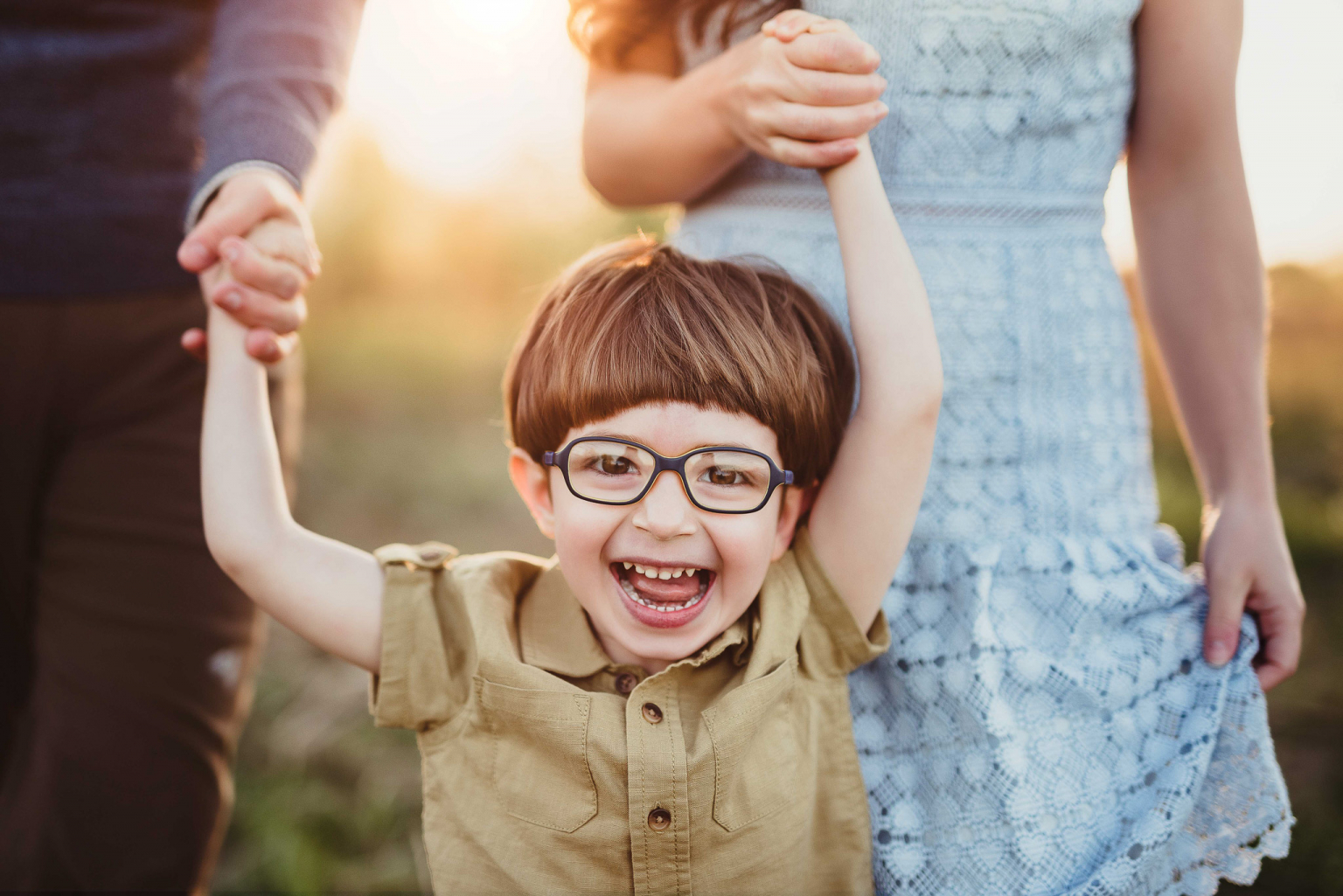 family-photo-outfit-ideas-spring-summer-anchored-in-elegance