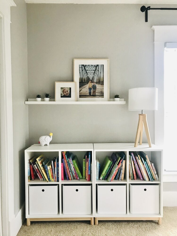 photo shelf idea for childrens bedroom
